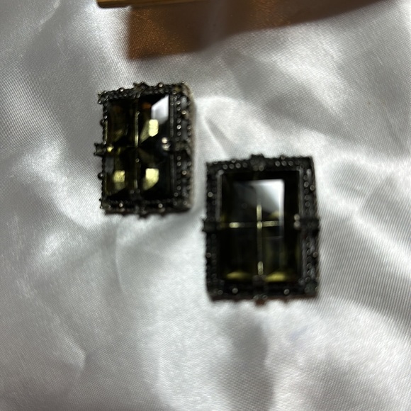 Vintage Classic Cut Crystal Old Clip on earrings - Very Dark Faceted Green Stone - Picture 3 of 5